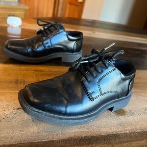 Size 11 M Willie Madison Avenue Boys Black Dress Shoes (5-7 year old boy)